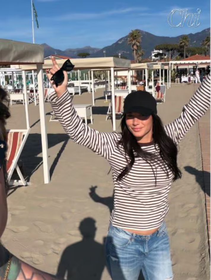 Giulia Honegger in spiaggia a Forte dei Marmi con Fedez