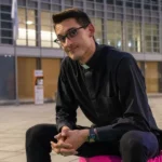 Alberto Ravagnani durante un’intervista televisiva