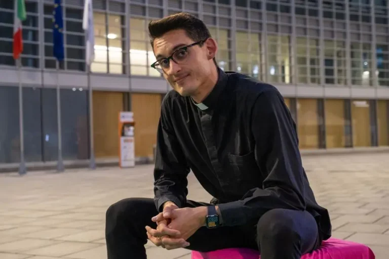 Alberto Ravagnani durante un’intervista televisiva